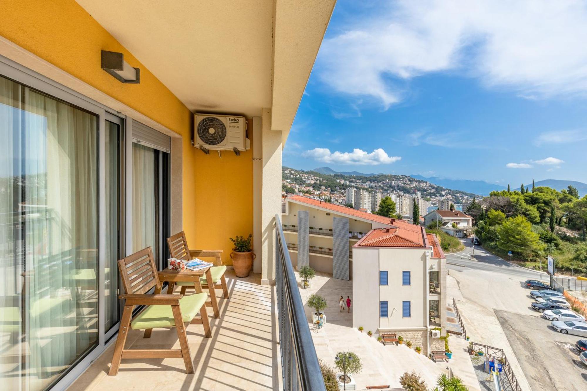 Apart Hotel M S Katunjanin Herceg Novi Buitenkant foto